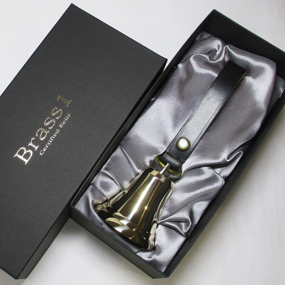 大型の熊鈴レゾノンの写真